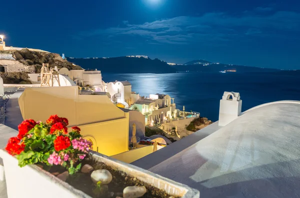 Santorini por la noche, temporada de verano en Grecia —  Fotos de Stock
