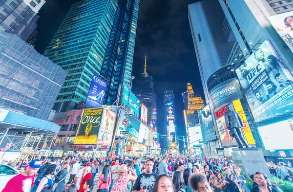 New York City - 9 juni 2013: Lampor på Times Square på natten. T — Stockfoto