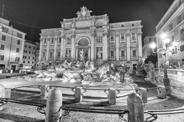 Colores nocturnos de la Plaza Trevi — Foto de Stock