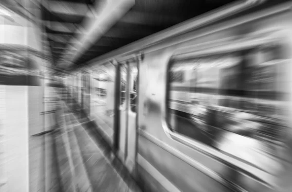 Fast mowing train in New York subway — Stock Photo, Image