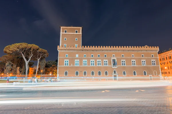 Verkeer in Venetië Square, Rome — Stockfoto