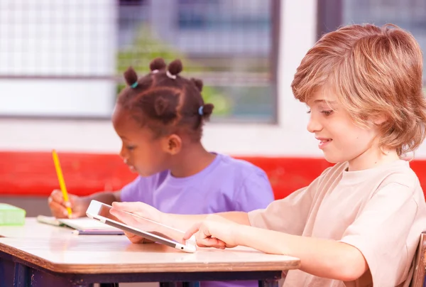 Feliz cena da escola. Classe elementar — Fotografia de Stock