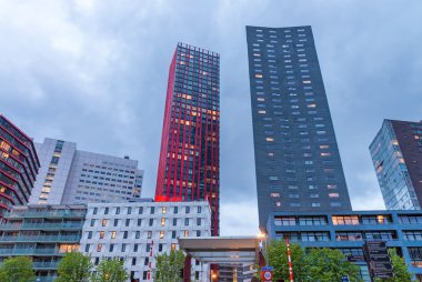 Rotterdam manzarası. Güneş battıktan sonra güzel manzara