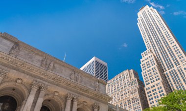 New York Halk Kütüphanesi ve çevresindeki manzarası