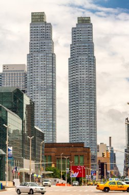 New York City - 13 Haziran 2013: Sarı taksileri Manhattan avenu boyunca