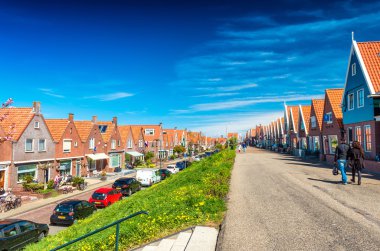 Volendam, Hollanda - 27 Nisan 2015: Klasik evler uyumlu al