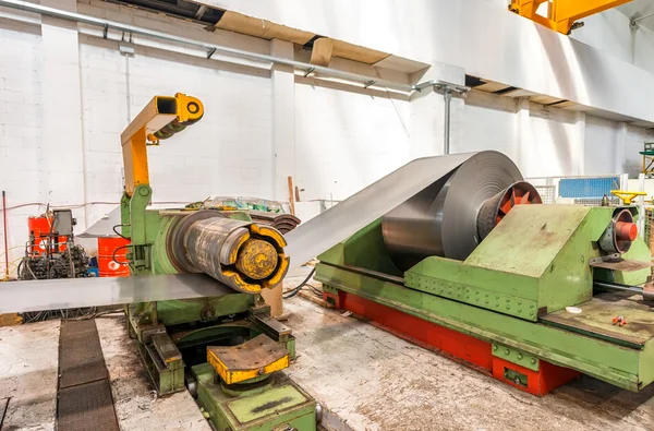 Industrielle Maschine zum Schneiden von Stahl — Stockfoto