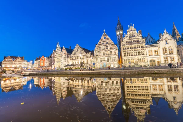 Ciudad medieval de Gent a lo largo del canal, Bélgica —  Fotos de Stock