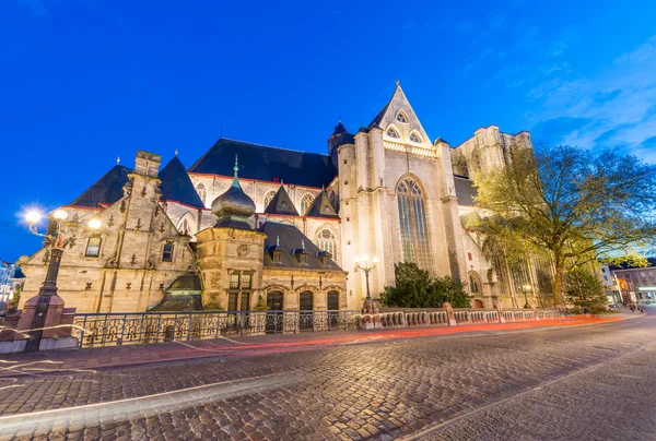 Verlichte middeleeuwse stad van Gent, België — Stockfoto