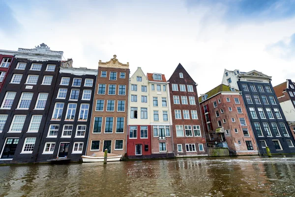 Beautiful view of Amsterdam with typical dutch houses. Holland — Stock Photo, Image