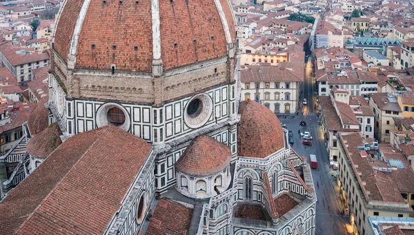 Maravillosa vista de Florencia al atardecer. Vista aérea desde Cam — Foto de Stock