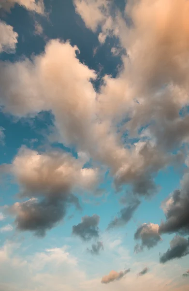 Langit dengan latar belakang awan yang indah — Stok Foto