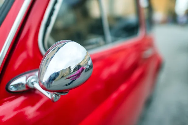 イタリアの古い赤い車 — ストック写真