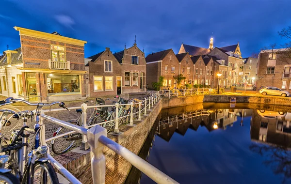 Maisons d'Alkmaar, Pays-Bas la nuit — Photo