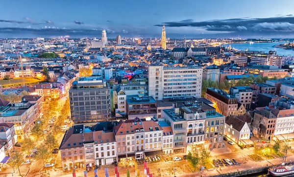 Antwerp, Belgia. Widok anteny miasto nocą — Zdjęcie stockowe