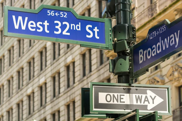 Nova Iorque. Sinal de cruzamento da rua 32 em Manhattan — Fotografia de Stock