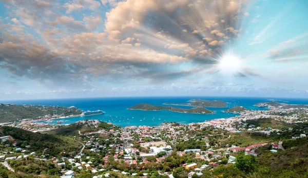 Saint Thomas kustnära Panorama i skymningen, Caribbean — Stockfoto