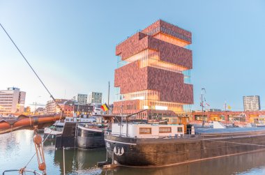 Antwerp - 3 Mayıs: Müzesi aan de Stroom (Mas) Scheffer Nehri