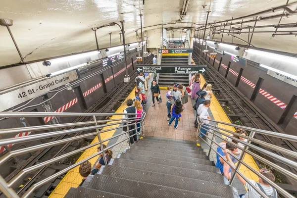 Grand Central station platform — Stockfoto