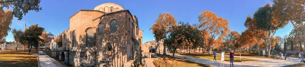 Istanbul - den 21 September, 2014: Turister besöka parken Gulhane. Mer — Stockfoto