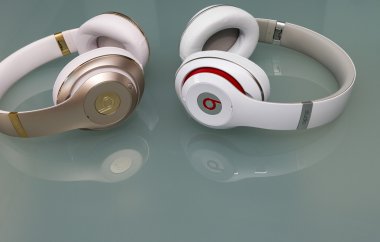 Kırmızı motosiklet şehir merkezinde park Nold moda