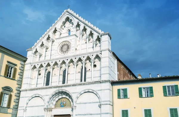 Pisa, dış görünümü kilisede — Stok fotoğraf