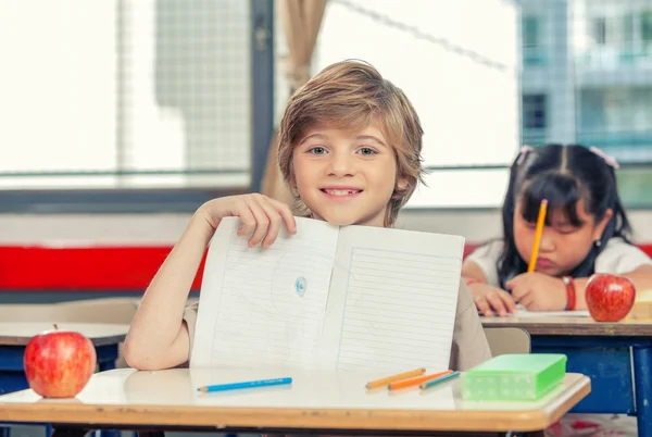 Pojke i grundskolan — Stockfoto