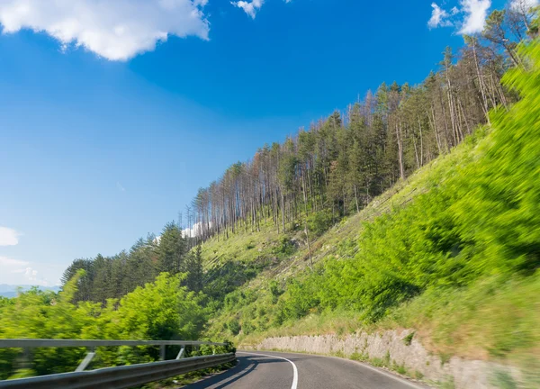 Toskánsko. Kopce v jarní sezóně, Itálie — Stock fotografie