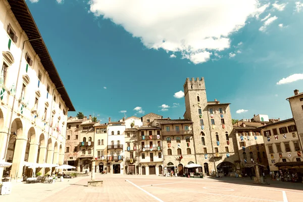 Turystów na Piazza Grande, Arezzo — Zdjęcie stockowe