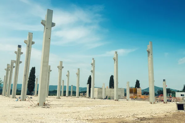 İnşaat sahasında beton sütunlar — Stok fotoğraf