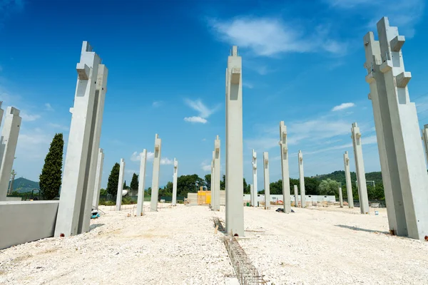 Betonové piloty na staveništi — Stock fotografie