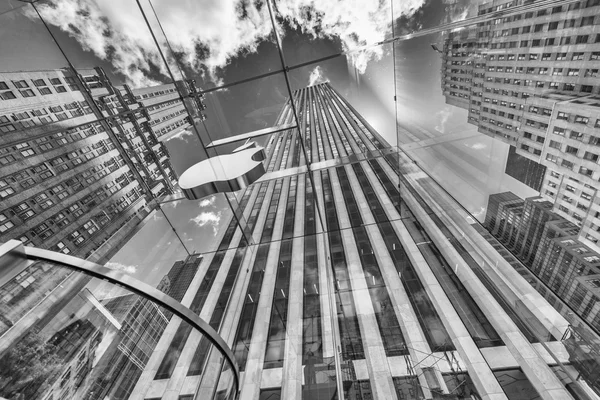 Экстерьер магазина Apple в Нью-Йорке — стоковое фото