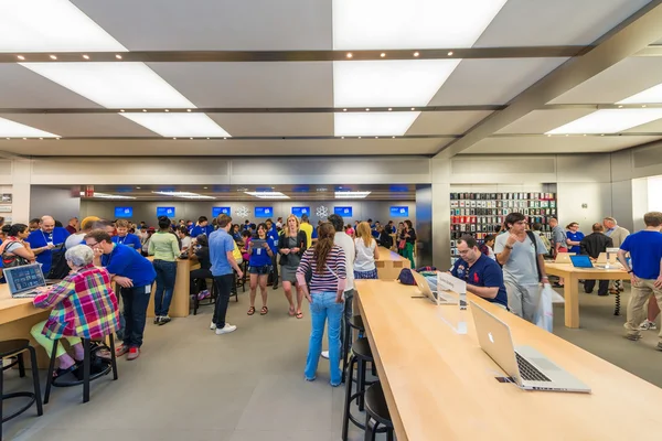 Interior de Apple Store en Nueva York — Foto de Stock