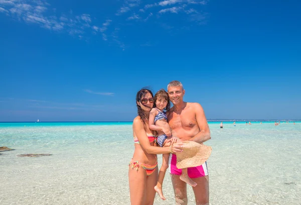 Plaj rahatlatıcı ailesi — Stok fotoğraf
