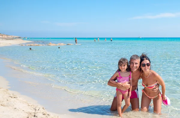 Plaj rahatlatıcı ailesi — Stok fotoğraf