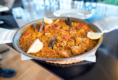 İspanyol Paella yemeği