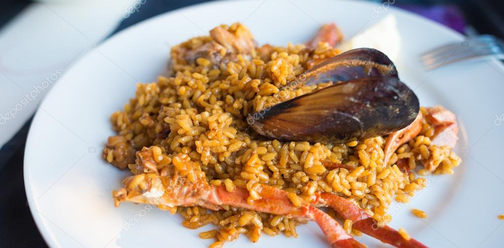 Dish of spanish Paella