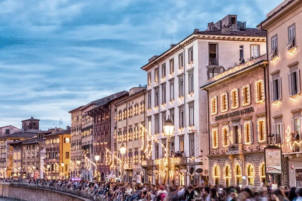 Gente en el festival Luminara en Pisa —  Fotos de Stock