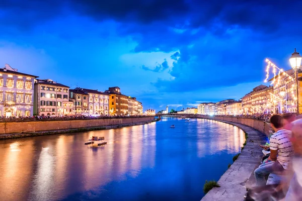 Pisasta, Italiasta. Luminara valot festivaali — kuvapankkivalokuva