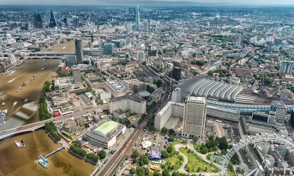 Luchtfoto van Londen langs de Theems — Stockfoto
