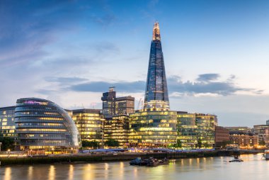 Londra nehir binalar
