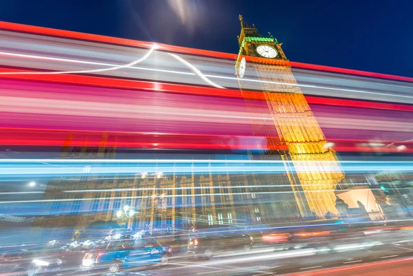 Autobus světla na Big Ben, London — Stock fotografie