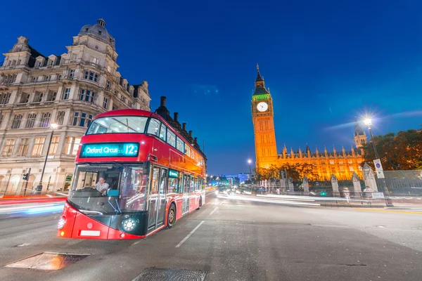 Buss på Westminster Bridge, London — Stockfoto