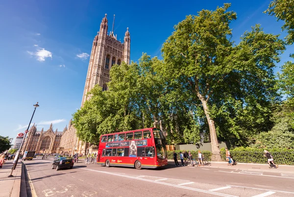 Dubbeldäckad buss i London — Stockfoto