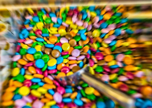 Bunte Bonbons in Schachtel — Stockfoto