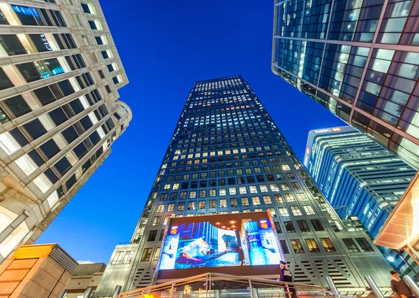 Canary Wharf di notte a Londra — Foto Stock