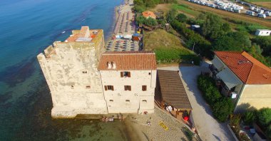 İtalyan sahil boyunca güzel plajı