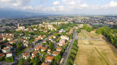 Lucca antik şehrin havadan görünümü,