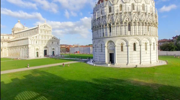 Mucizeler Meydanı, Pisa. Yaz günbatımında harika havadan görünümü — Stok fotoğraf