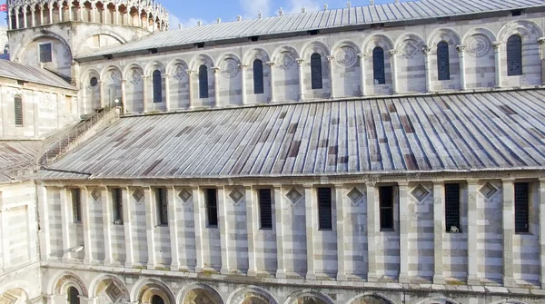 Pisa. Luchtfoto van de kathedraal in Square van wonderen — Stockfoto